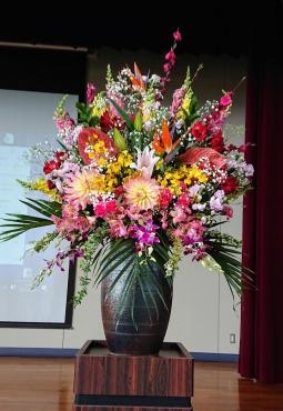 入学式用のお花、会場セッティングが完了しました。｜「フラワーランド緑生園」　（三重県名張市の花キューピット加盟店 花屋）のブログ